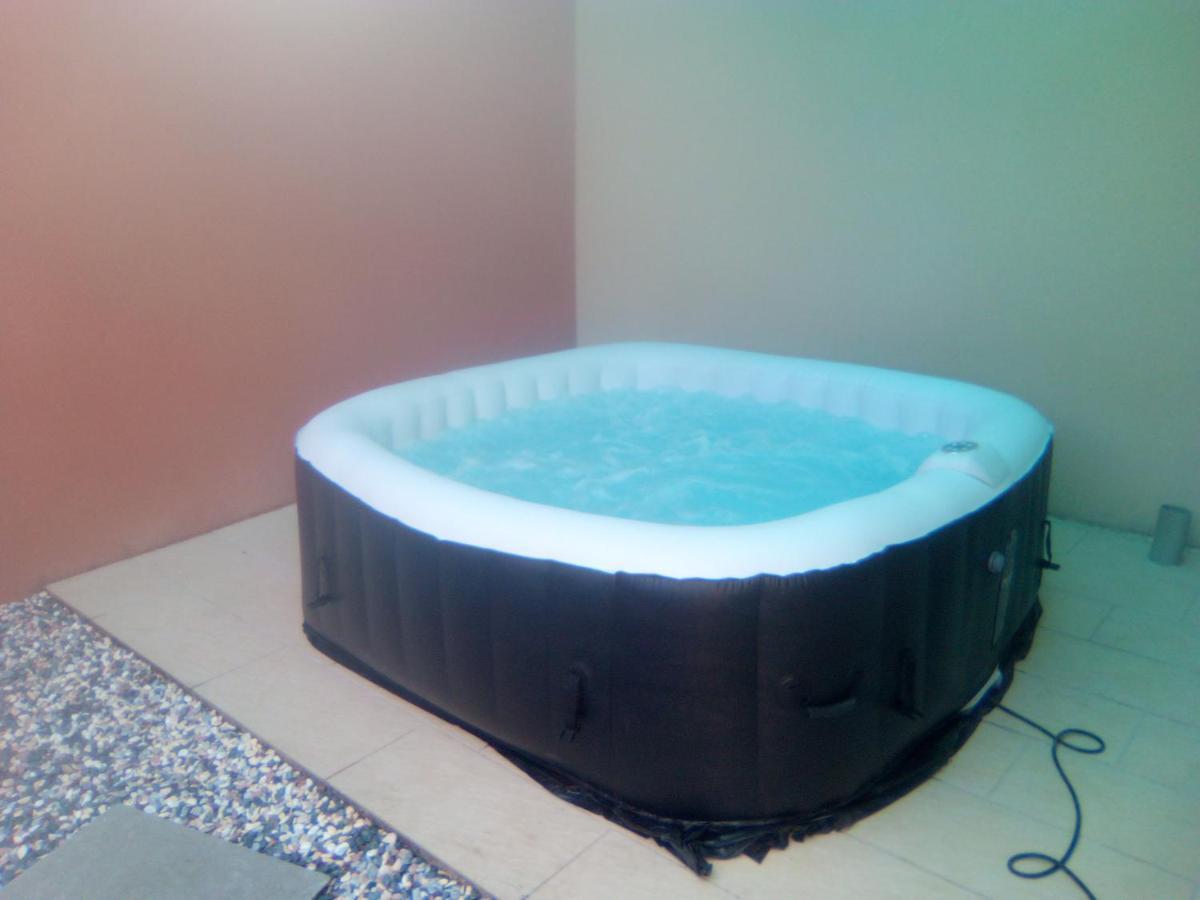 Gite Chaleureux Avec Jacuzzi Villa Saint-Rabier Exterior photo